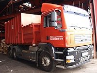 Fahrzeug mit Abrollcontainer